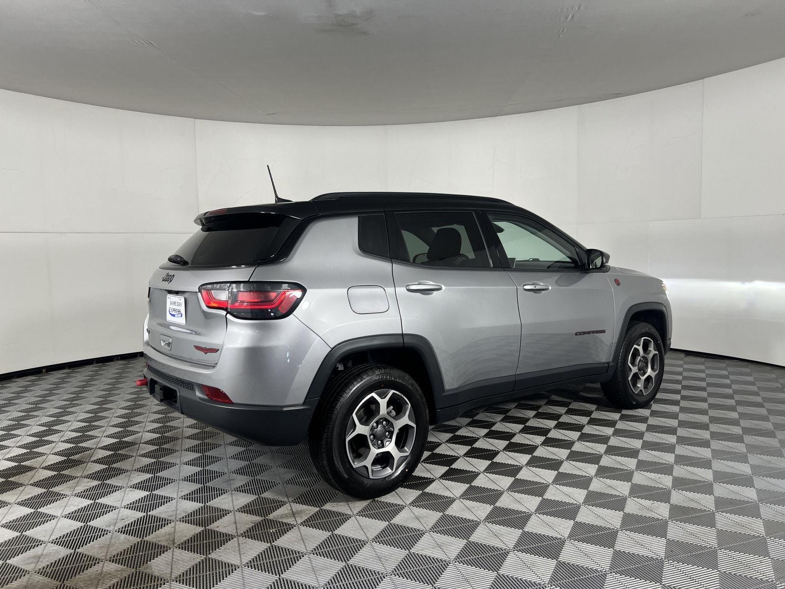 Used 2022 Billet Silver Metallic Clearco Jeep Trailhawk image 24