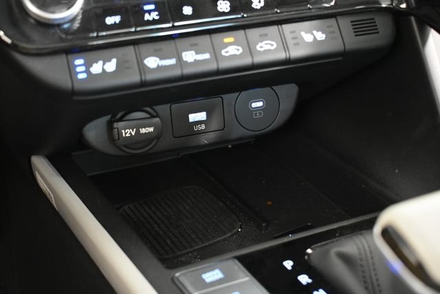 2025 Hyundai Elantra Limited - Photo 40