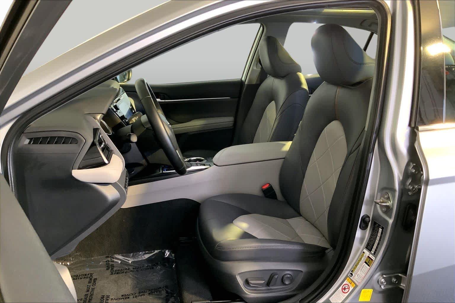 Used 2019 Celestial Silver Metallic Toyota XLE image 9