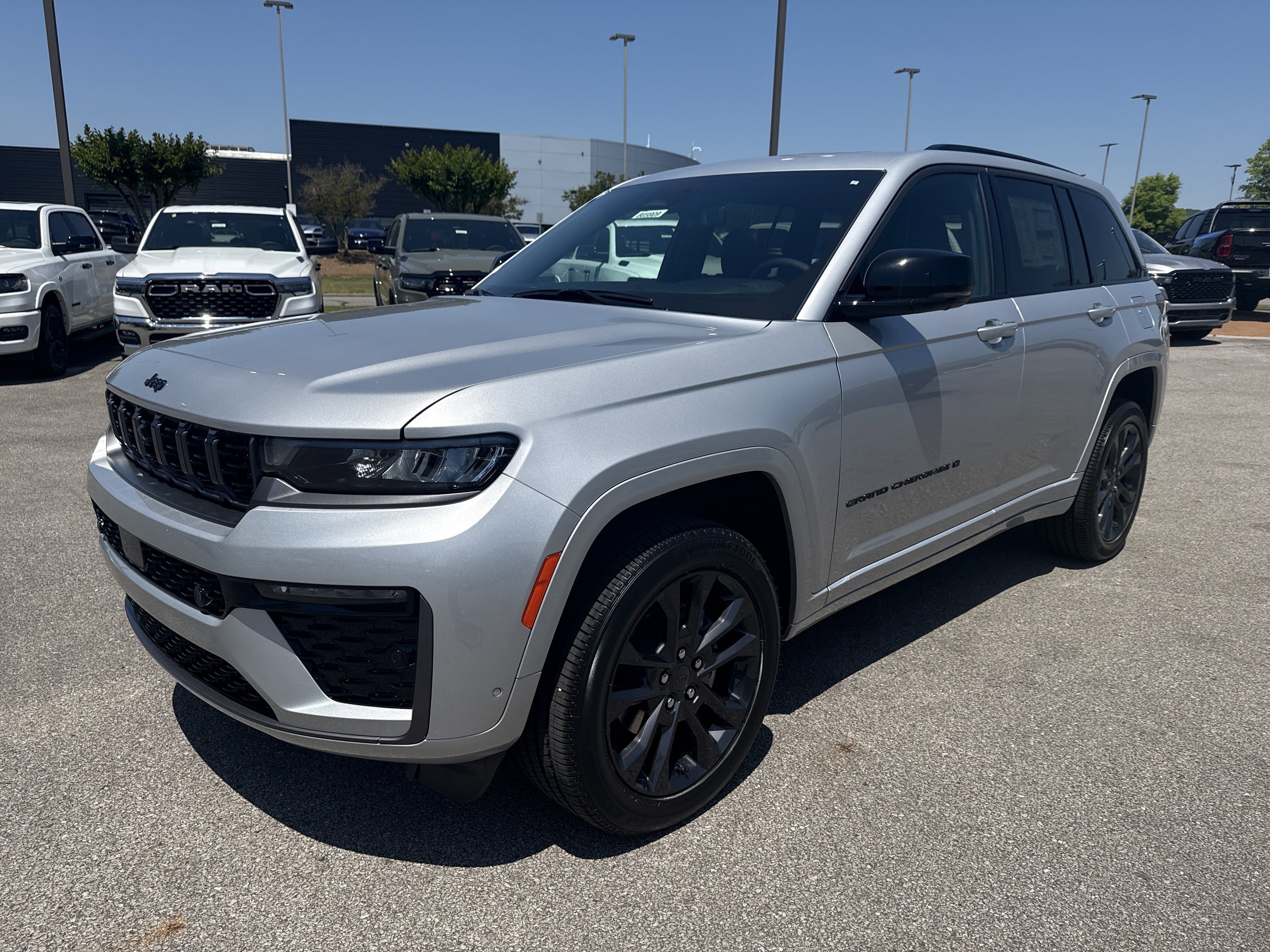 New 2026 Silver Zynith Jeep Limited Reserve image 3