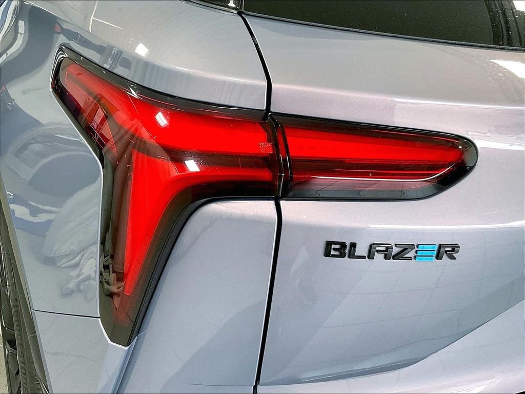 Used 2025 Gray Chevrolet RS image 33