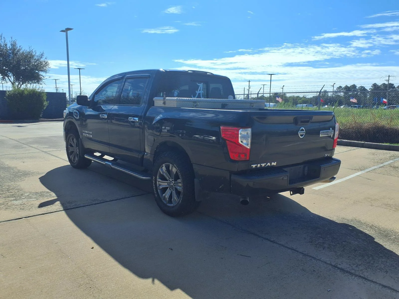 Used 2017 Nissan Titan SV with VIN 1N6AA1E6XHN560754 for sale in Friendswood, TX