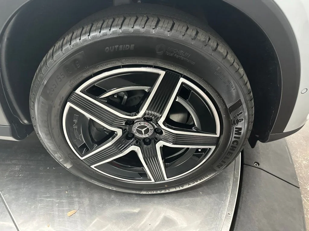 New 2027 White Mercedes-Benz GLC 300 image 9