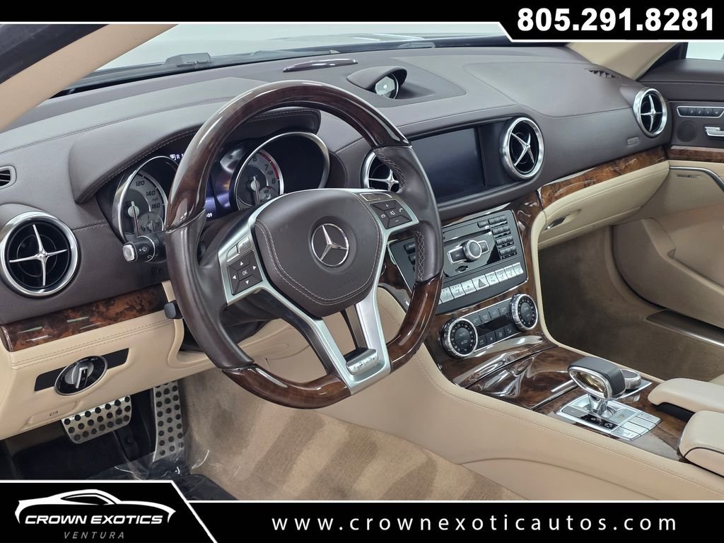 Used 2014  Mercedes-Benz SL 550 image 32