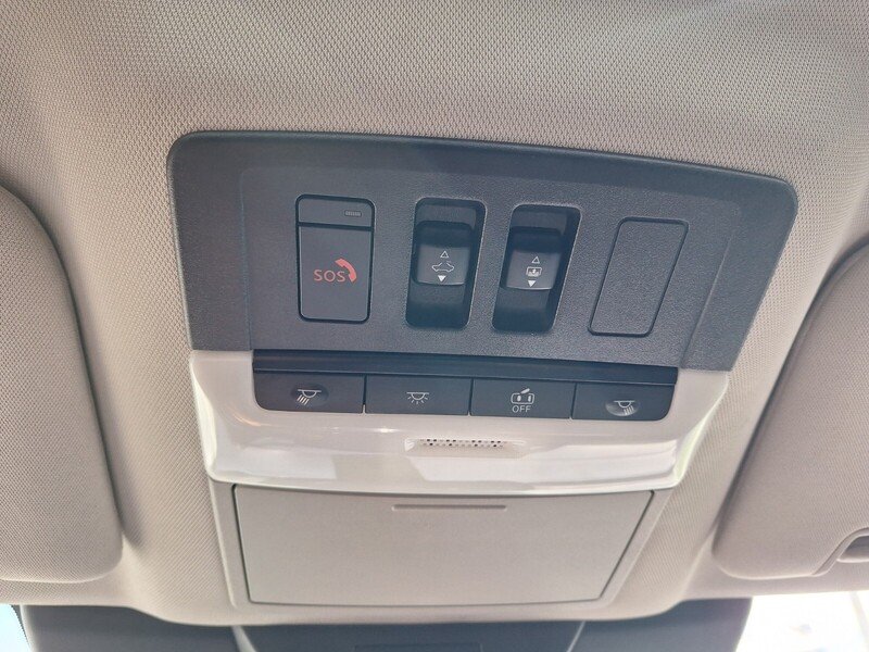 Used 2023 Red Nissan Platinum image 17