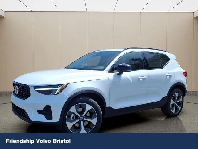 2026 Volvo XC40 B5 Core Dark AWD's photo