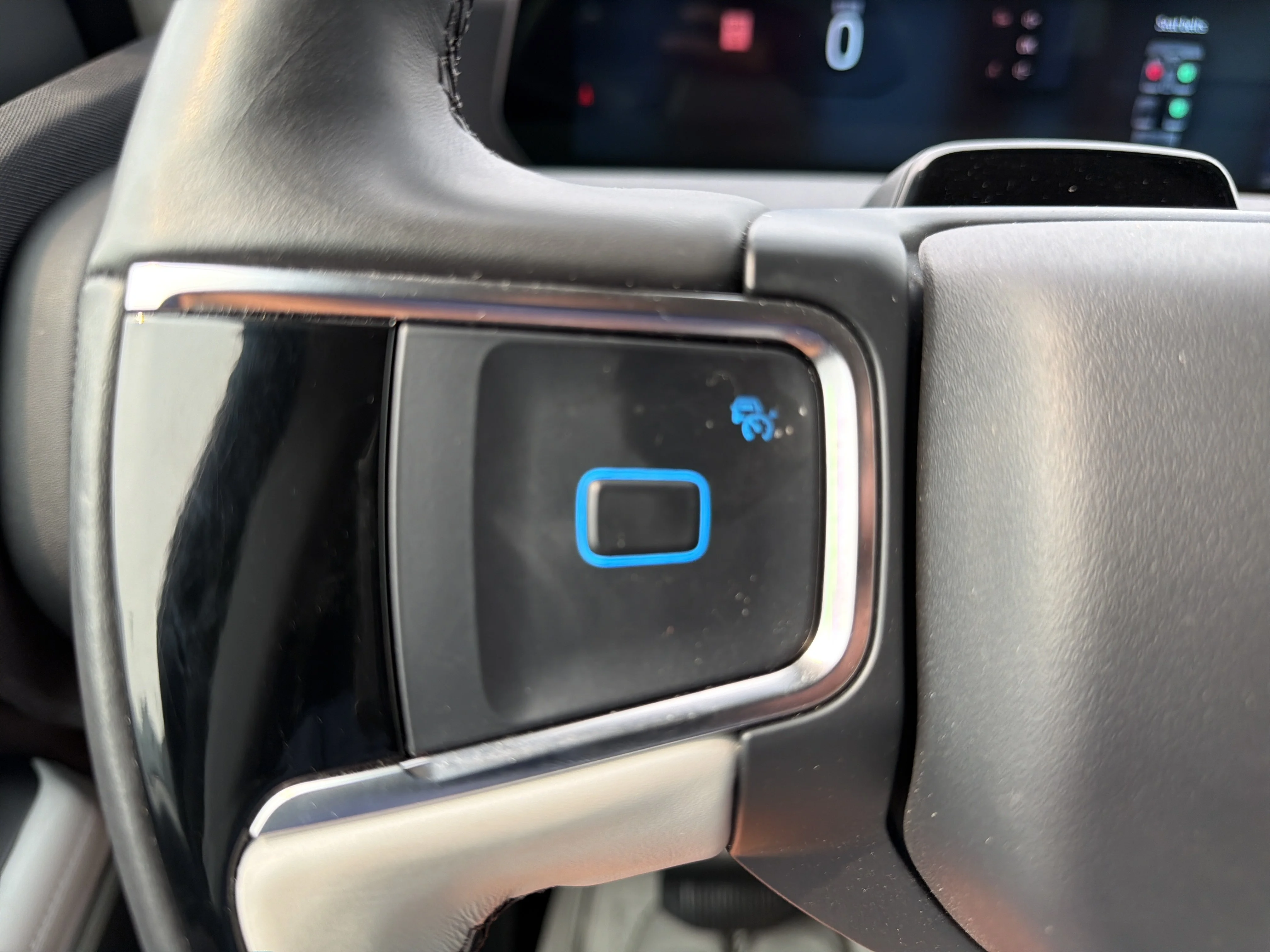 Used 2025 Silver Metallic Ford Platinum image 19