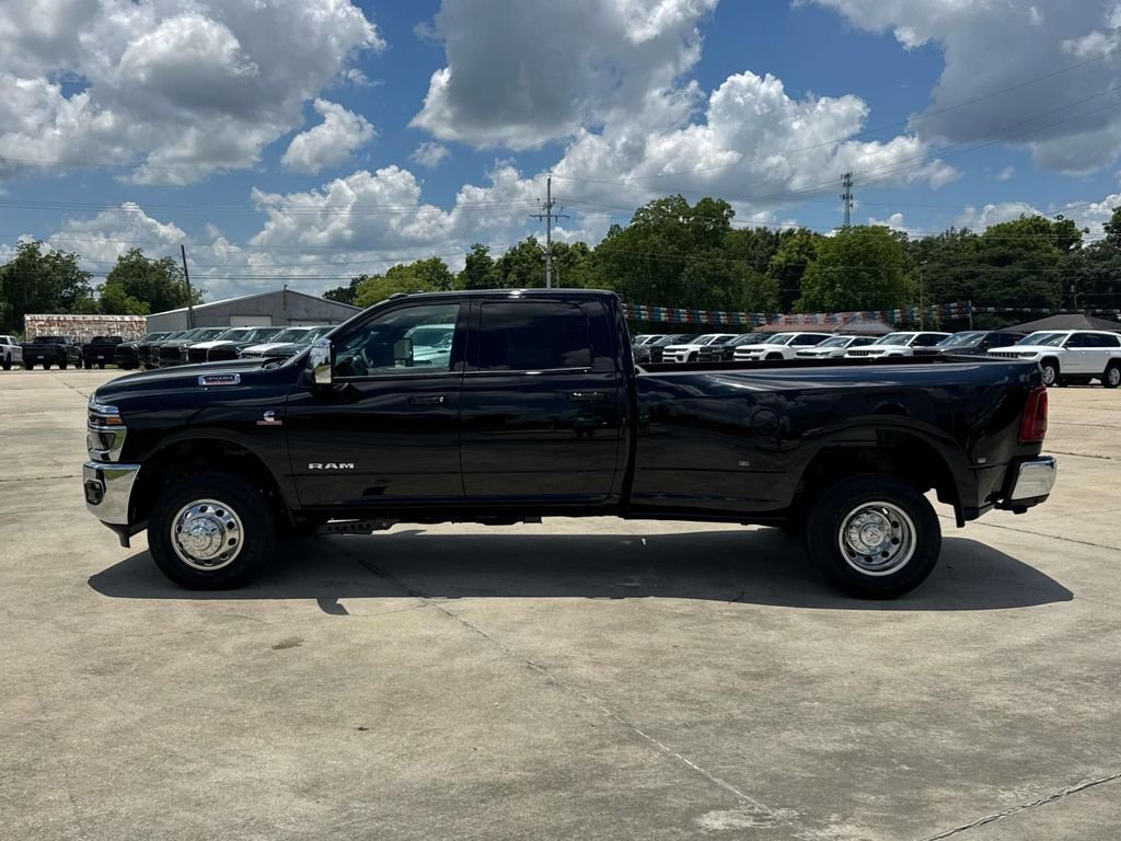 New 2026 Diamond Black Crystal Pearl-Coat Exterior Paint RAM Laramie image 15
