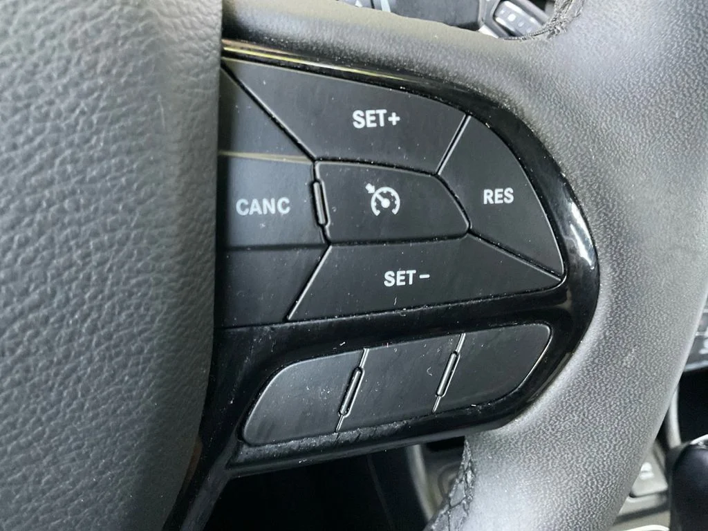 Used 2021 White Jeep Latitude Plus image 35