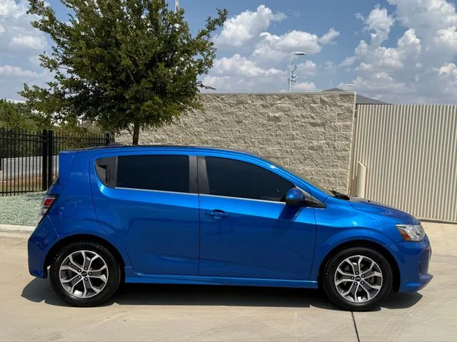 Used 2018 Blue Metallic Chevrolet LT image 7