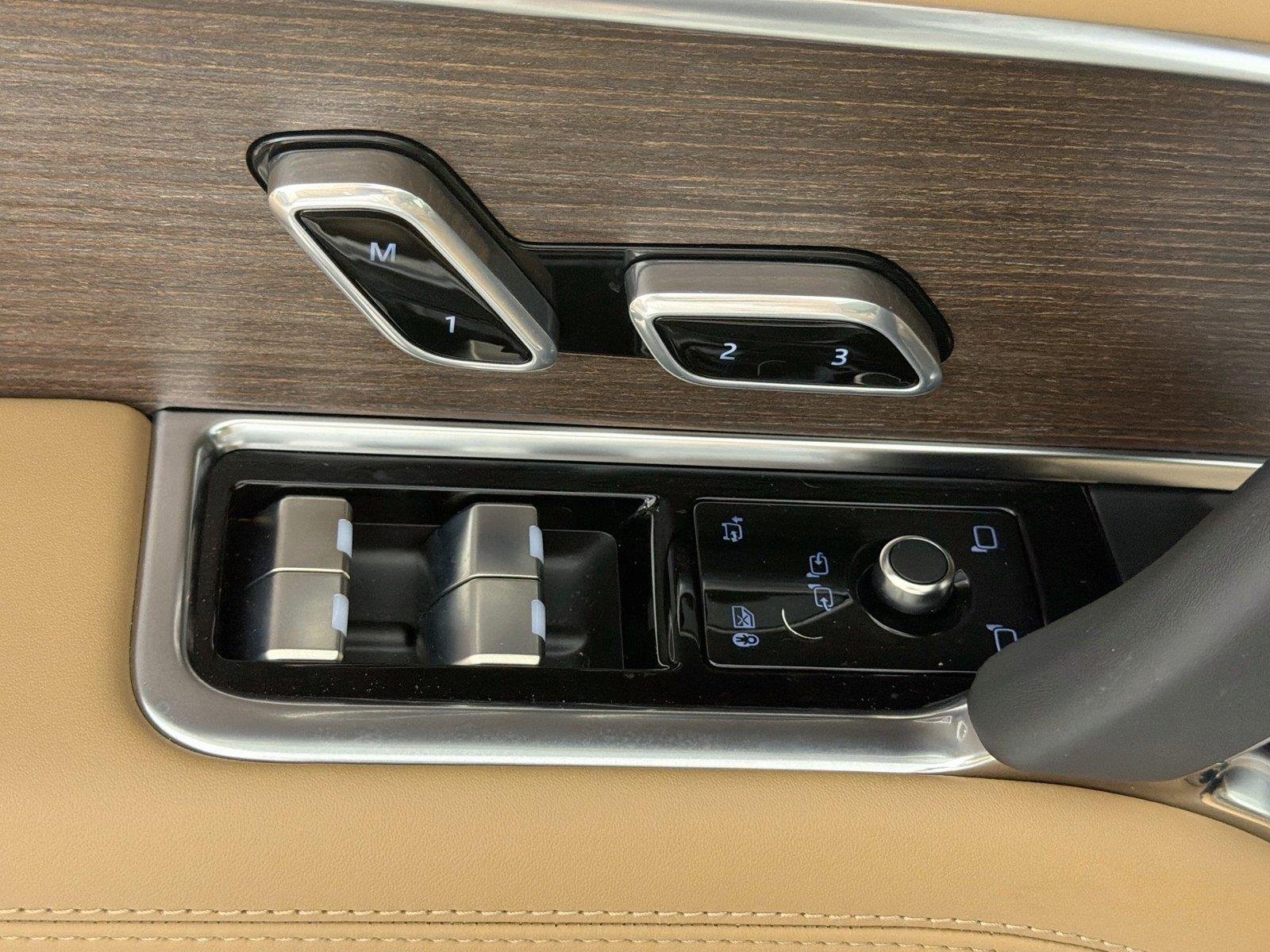 New 2026 Fuji White Land Rover SE image 17
