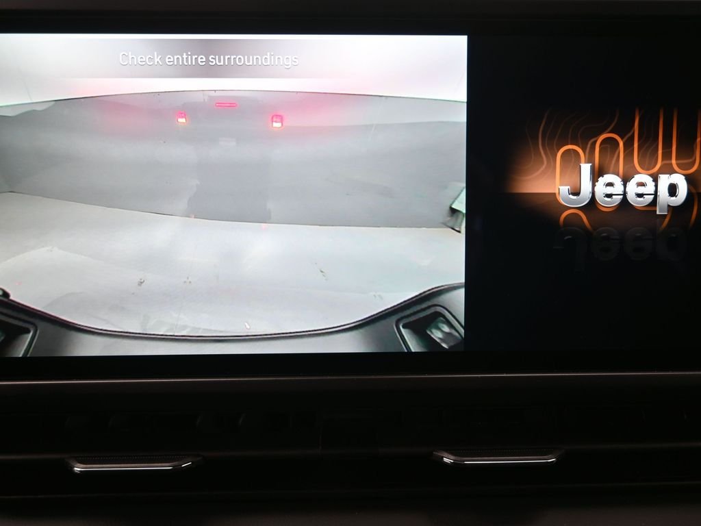 New 2026 Granite Crystal Metallic Clearcoat Jeep Sahara image 6