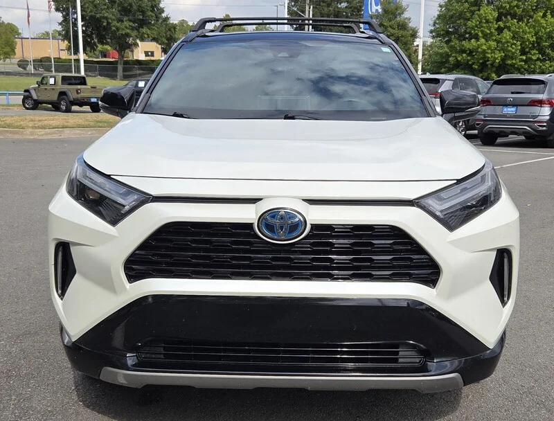 Used 2022 WHITE TOYOTA XSE image 5
