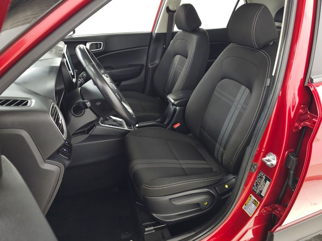 2025 Hyundai Venue SEL - Photo 16
