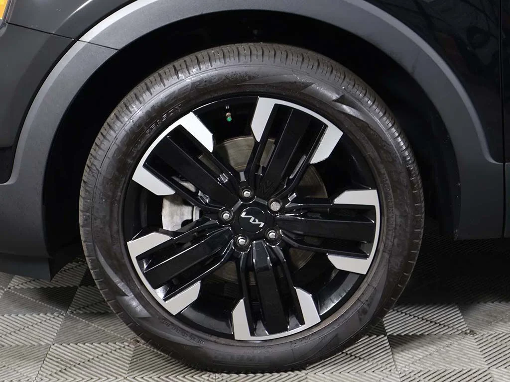 Used 2024 Black Kia SX image 24