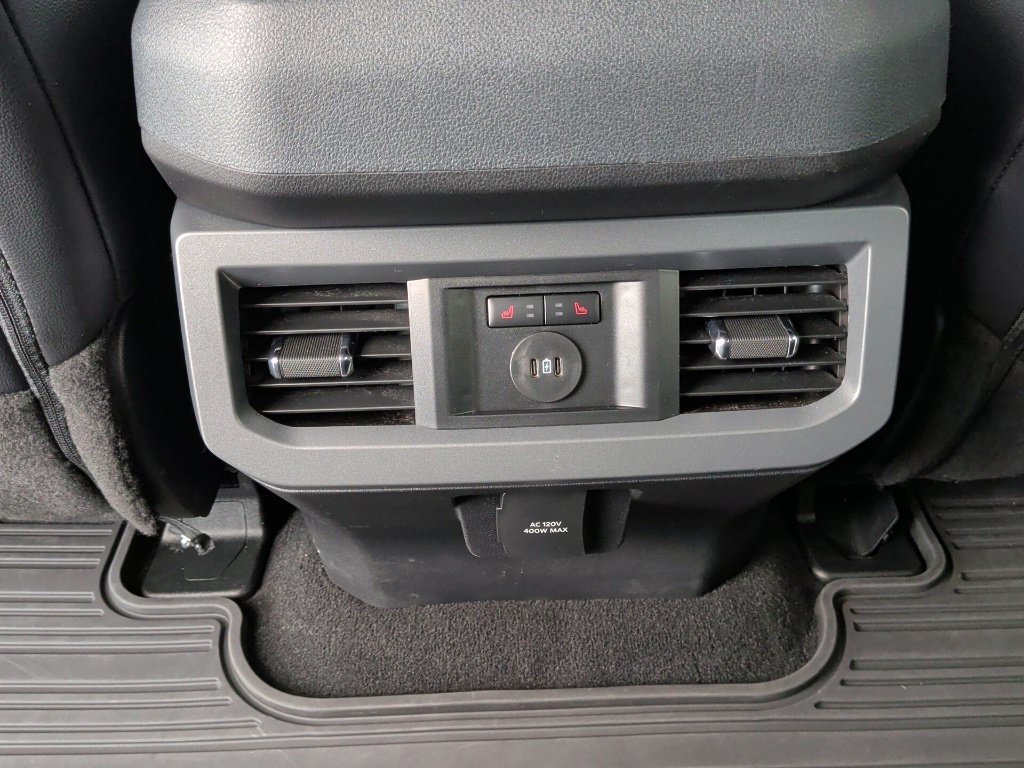 Used 2025 Agate Black Metallic Ford Lariat image 43