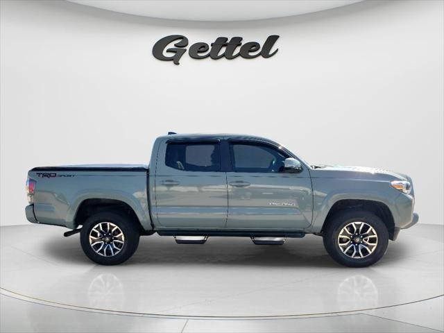 Certified Used 2022 LUNAR ROCK Toyota  image 4