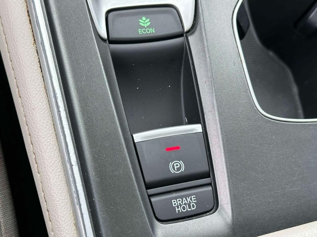 Used 2020 White Honda EX-L image 30