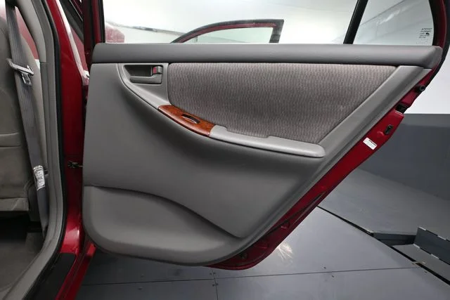 Used 2007 Red Toyota LE image 33