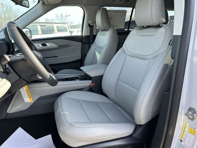 New 2026 Space White Metallic Ford Active image 43