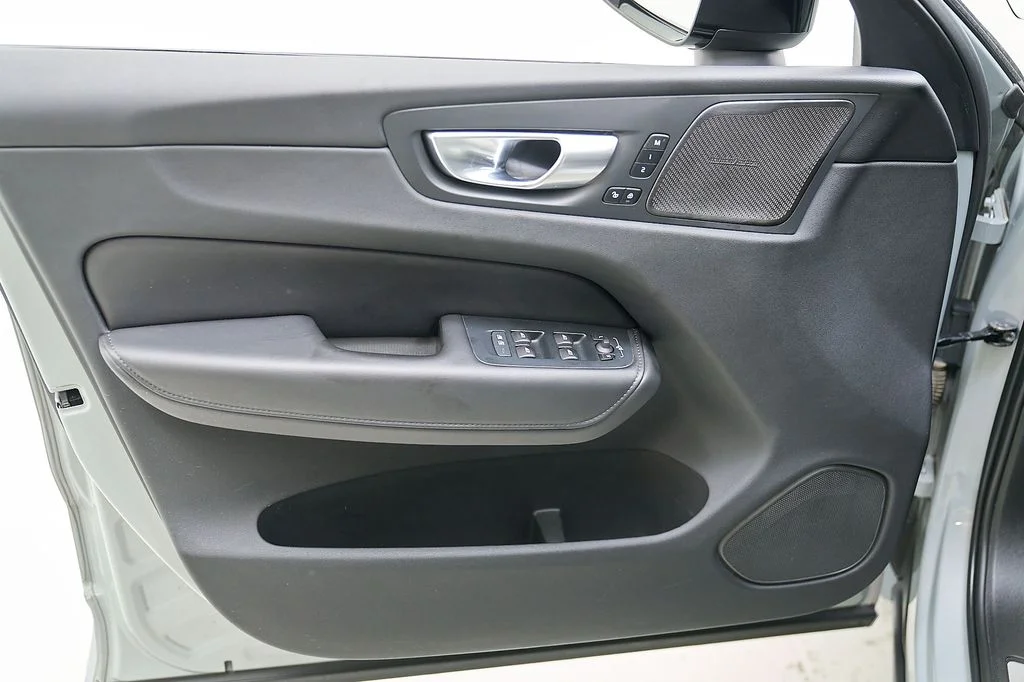 Certified Used 2024 Vapour Grey Volvo Plus image 10