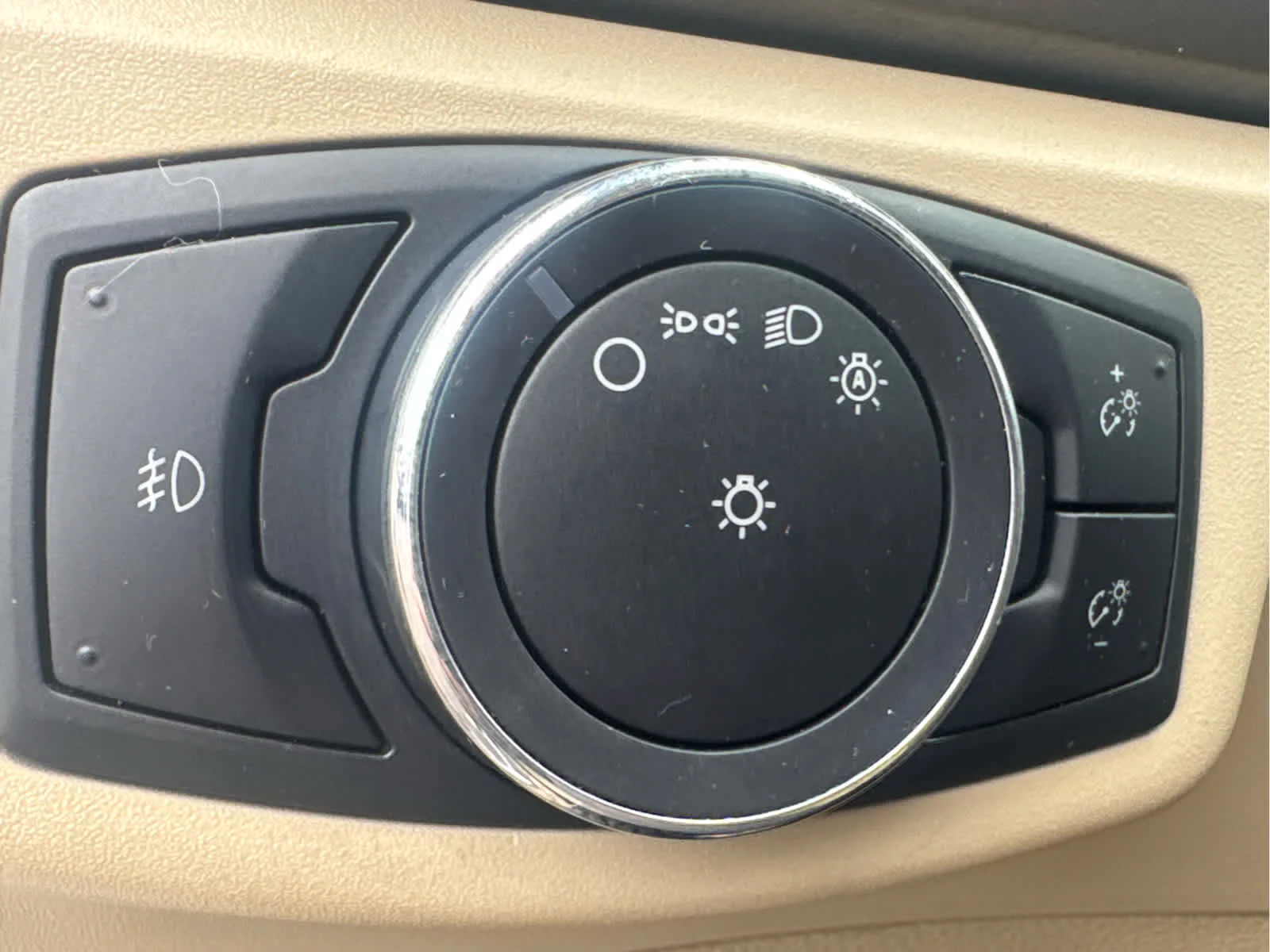 Used 2014 Oxford White Ford SE image 11