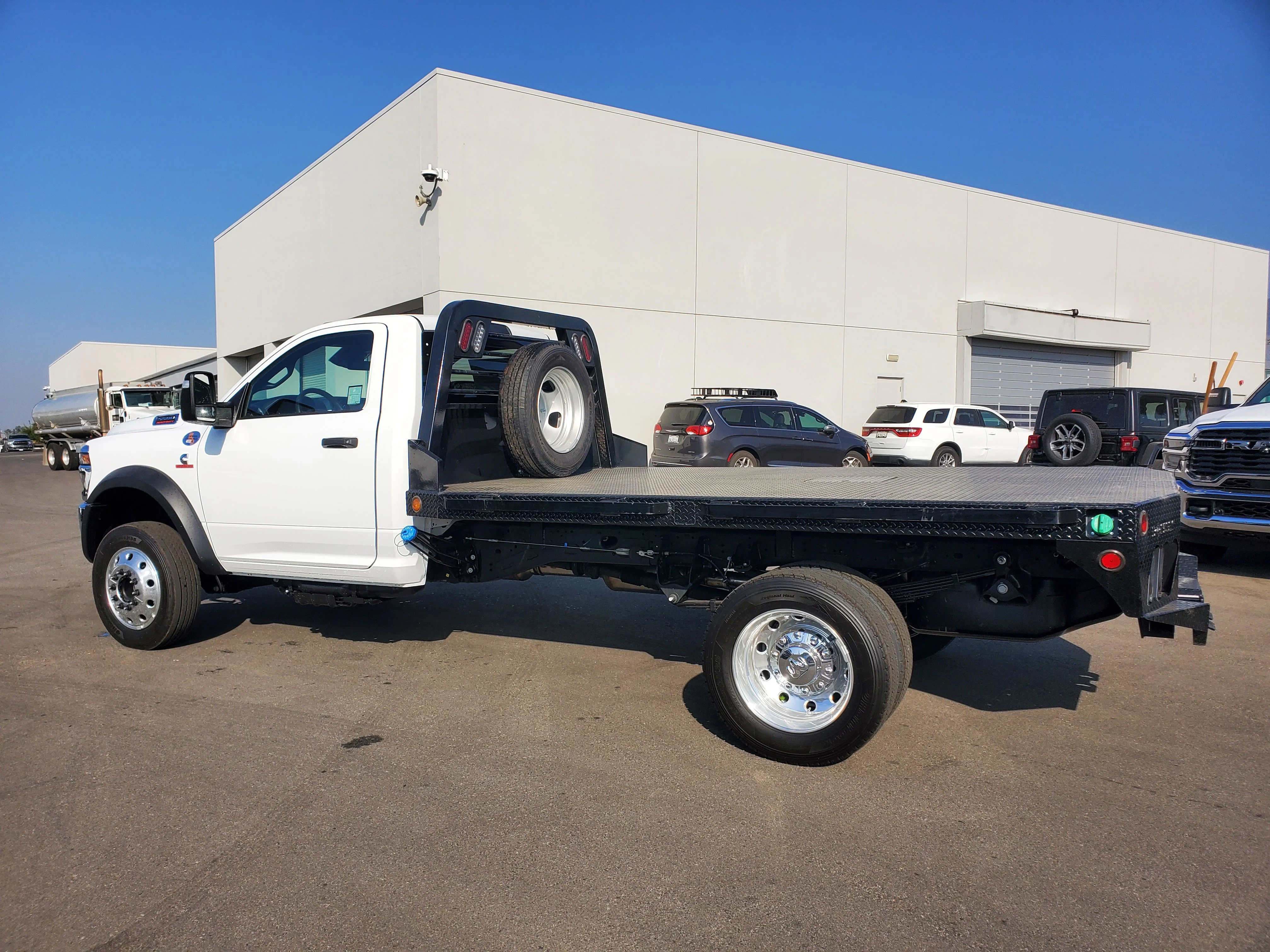 New 2026 Bright White Clear-Coat Exterior Paint RAM Tradesman image 3