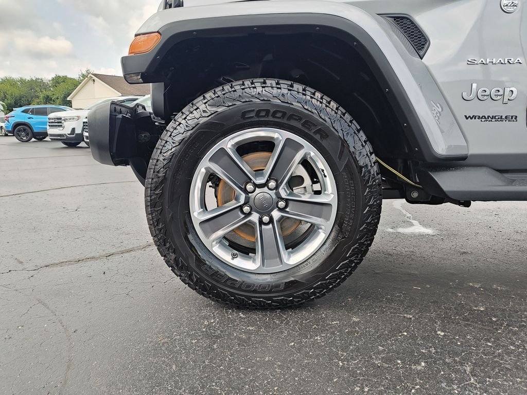 Used 2021 Silver Jeep Unlimited Sahara image 10