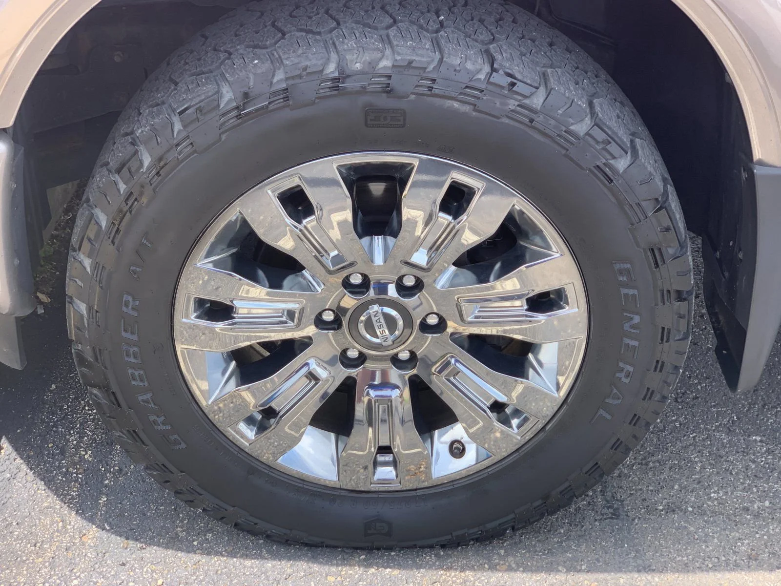 Used 2018 Red Nissan Platinum Reserve image 31