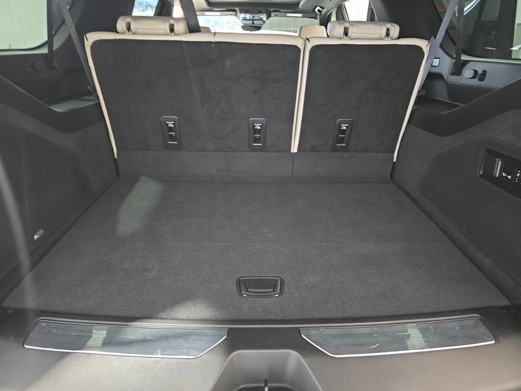 Used 2022 Black Cadillac Sport image 10