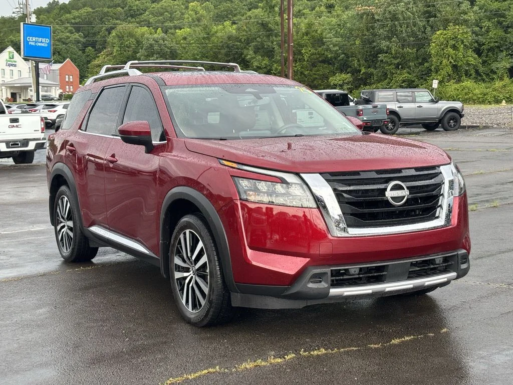 Used 2025 Red Nissan Platinum image 4