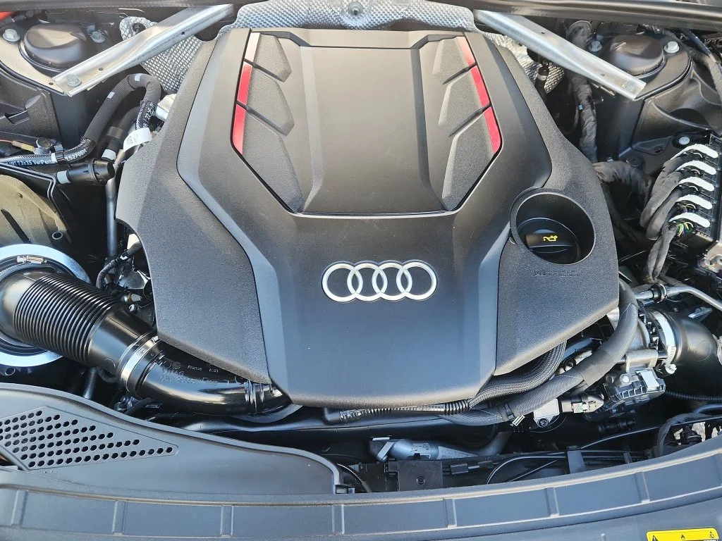 Used 2022 Black Audi  image 19