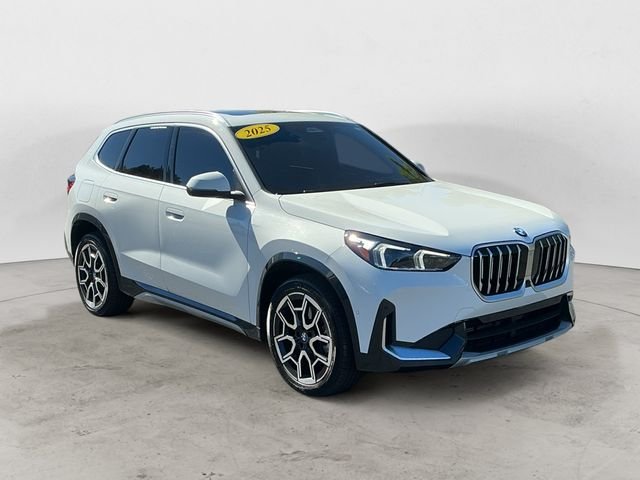 Used 2025 White BMW xDrive28i image 3