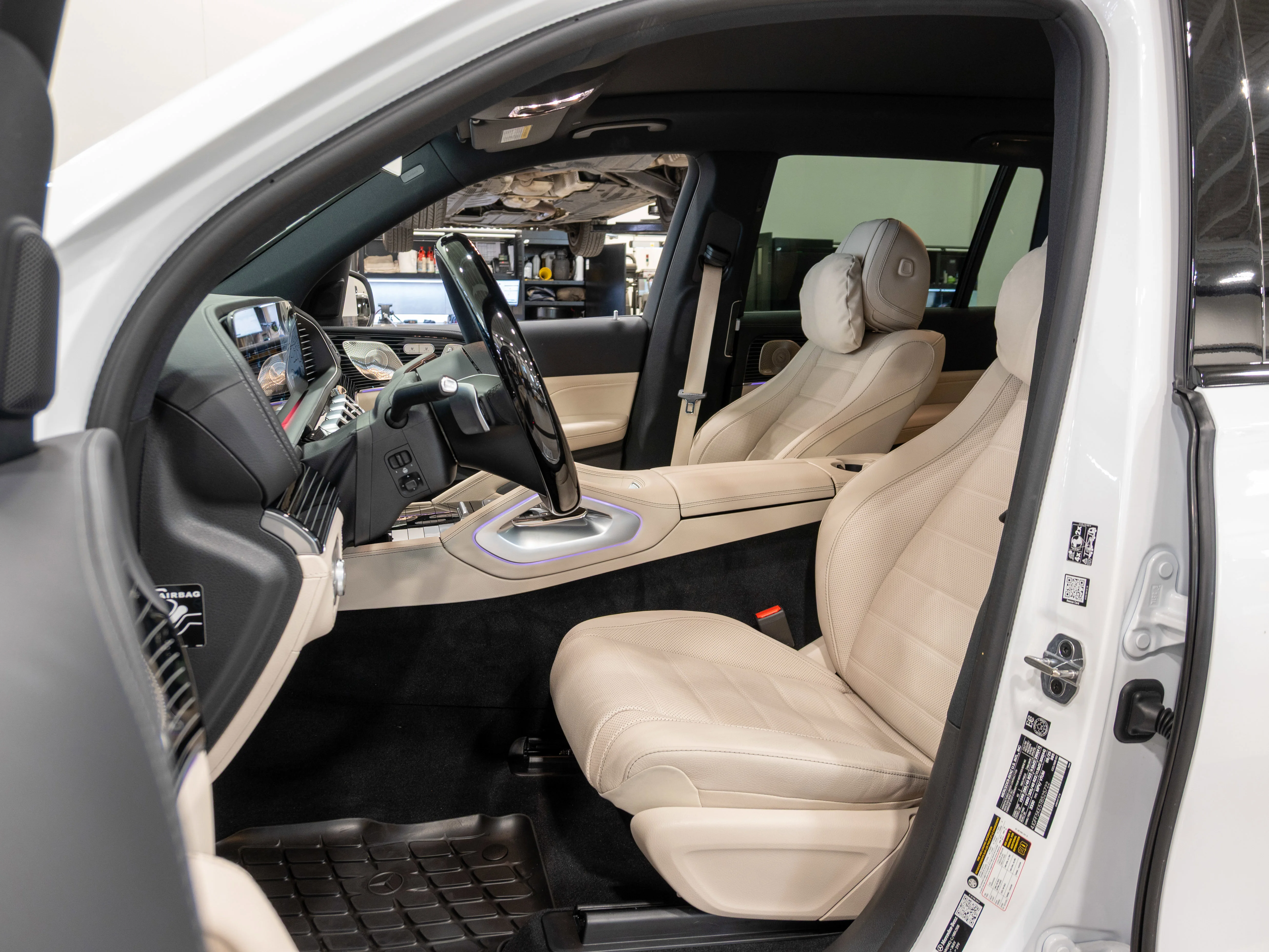 New 2026 MANUFAKTUR OPALITE WHITE BRIGHT Mercedes-Benz GLS 450 image 11