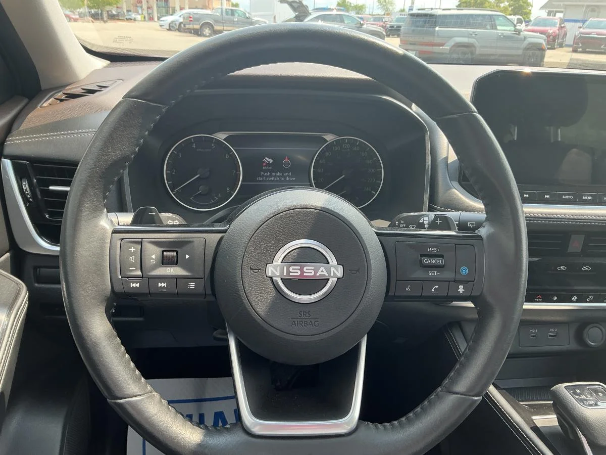 Used 2023  Nissan SL image 26