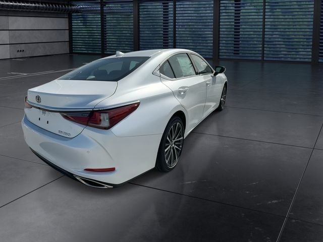 2025 Lexus ES 350 - Photo 8