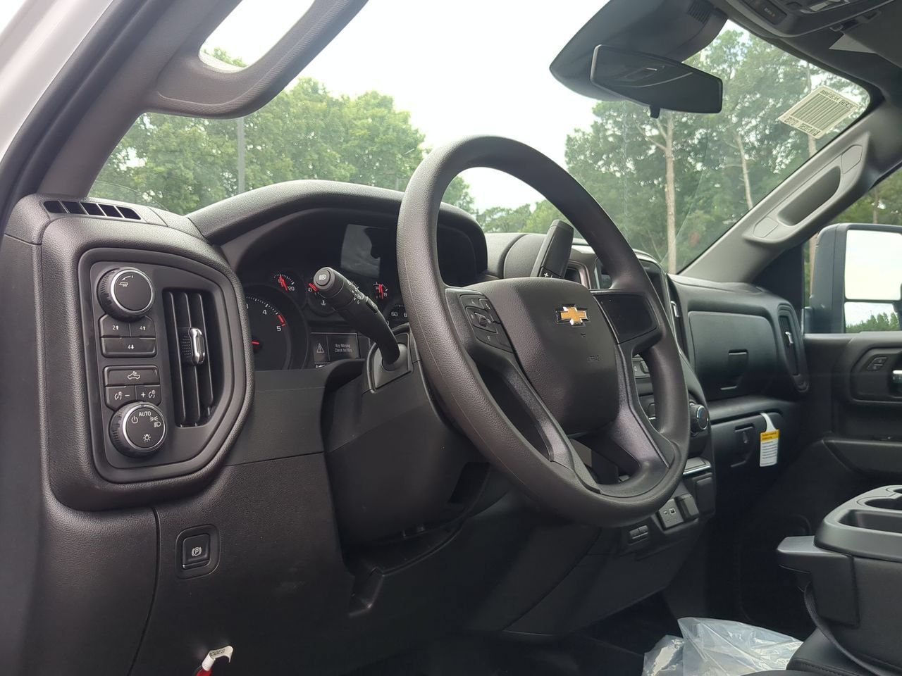 New 2026 Summit White Chevrolet Work Truck image 10