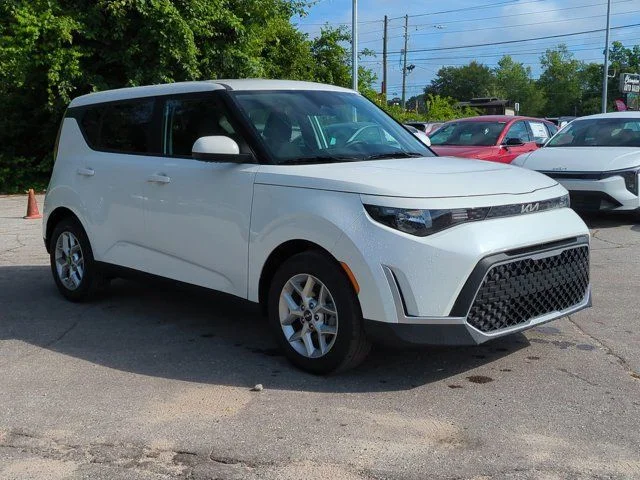 Certified Used 2025 White Kia LX image 3