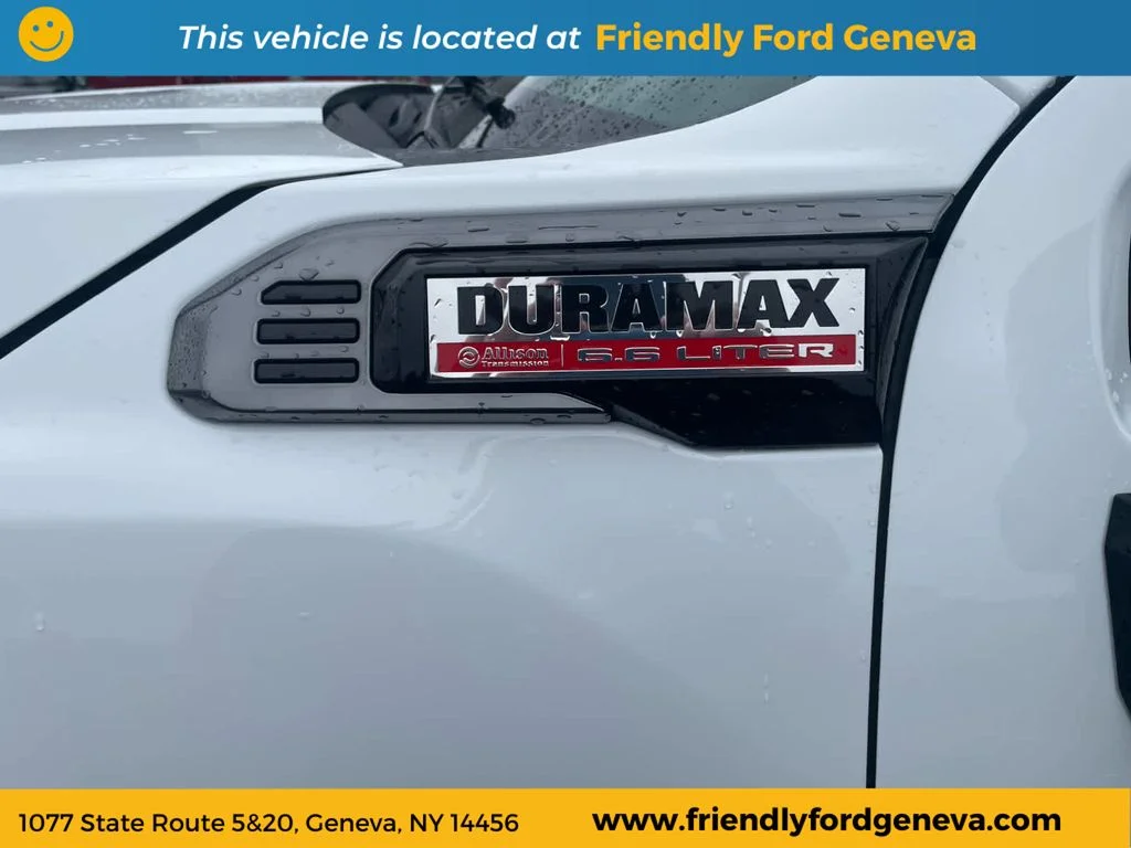 Used 2025 White GMC AT4 image 10