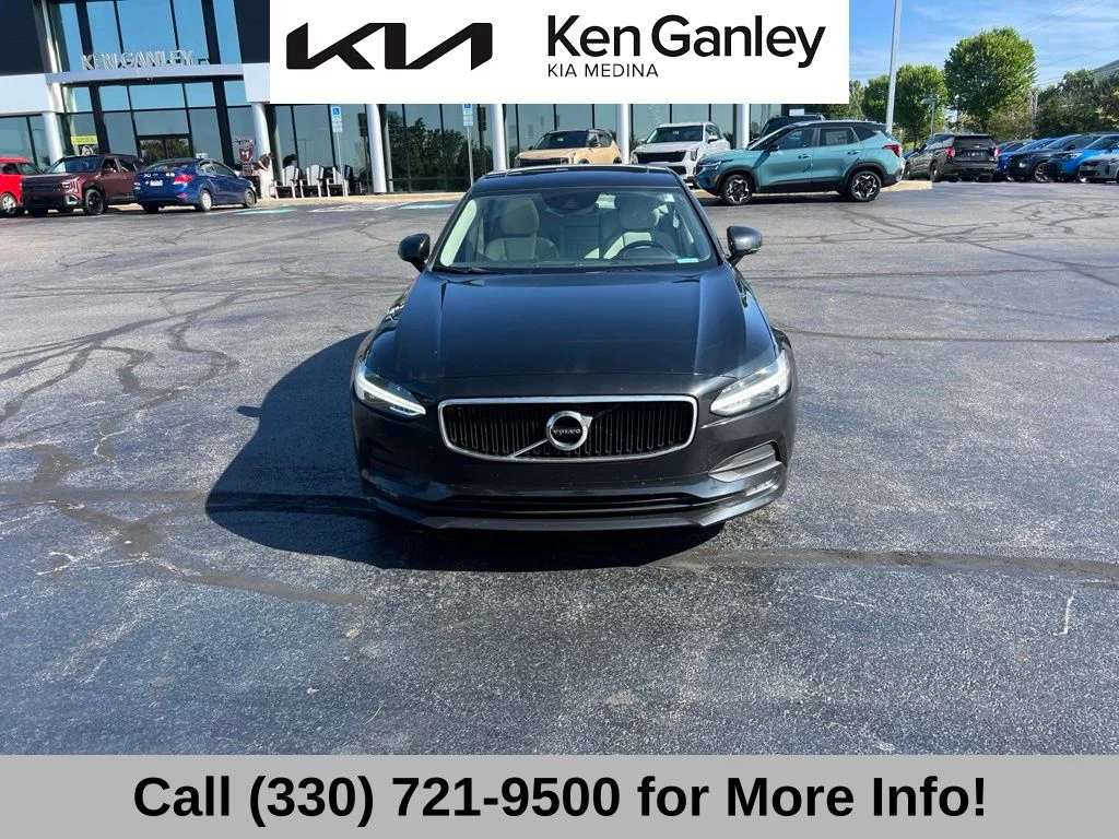 Used 2019 Black Volvo T5 Momentum image 2