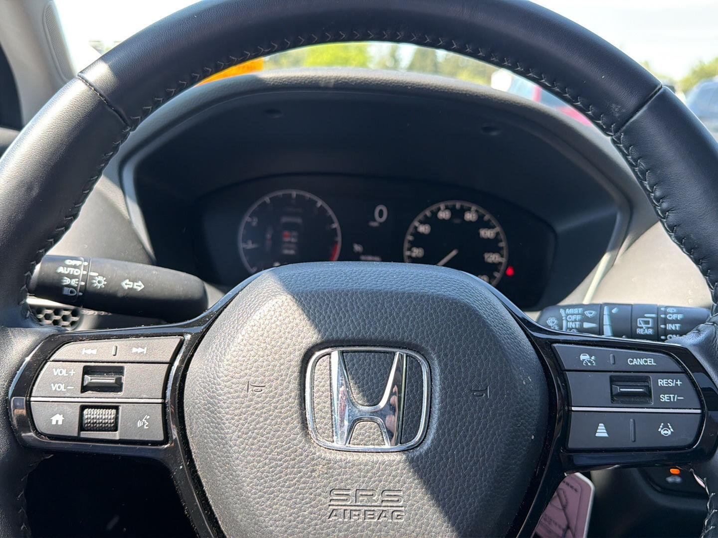 Used 2025 Platinum White Pearl Honda EX-L image 11
