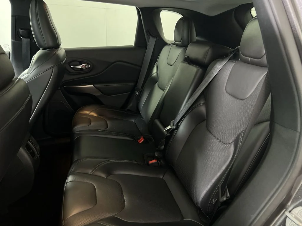 Used 2021 Gray Jeep Latitude Lux image 24