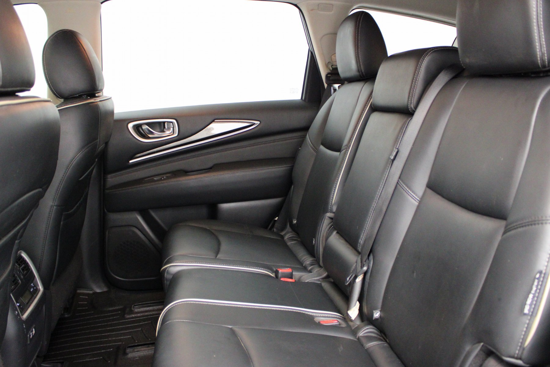 Used 2019 Majestic White INFINITI PURE image 21