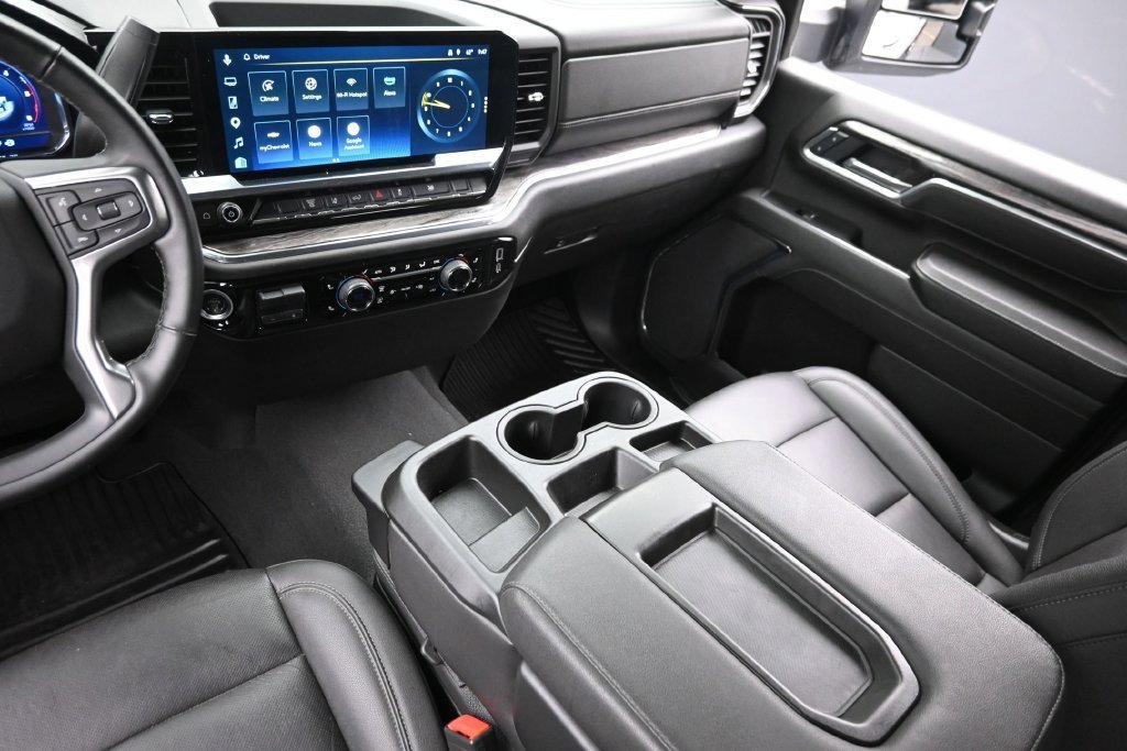 Used 2025 White Chevrolet LTZ image 15
