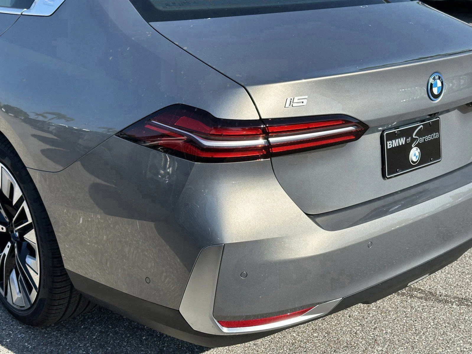 New 2026 Oxide Grey Metallic BMW eDrive40 image 10