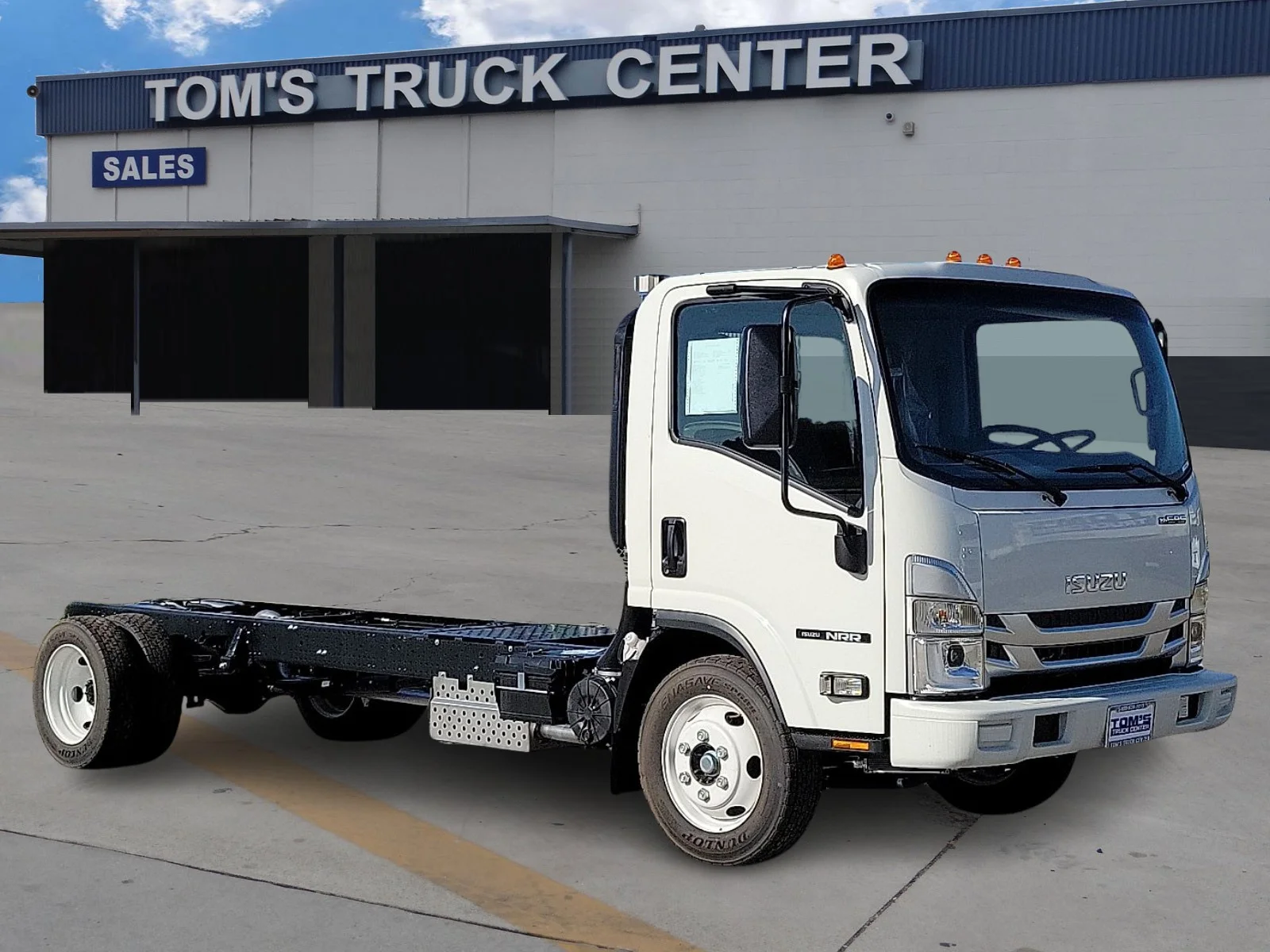 2025 Isuzu NRR's photo