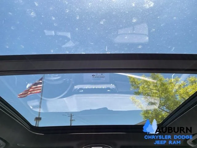 New 2026 Bright White Clear-Coat Exterior Paint Jeep Limited image 32