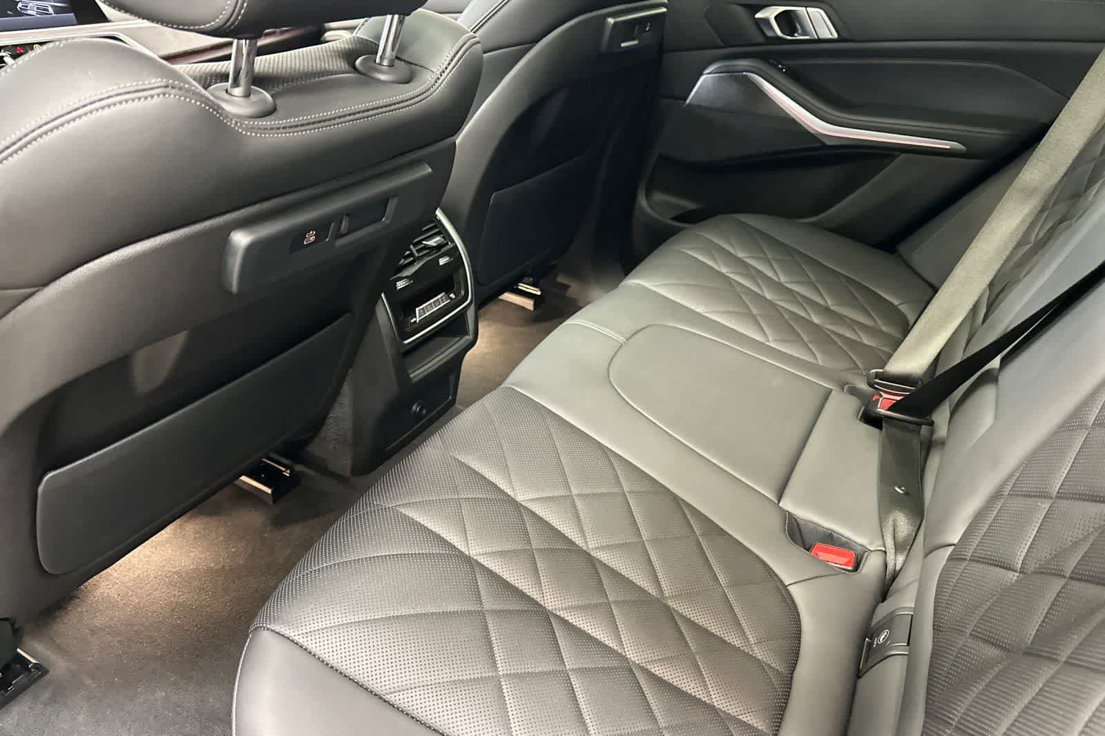 Used 2023 Phytonic Blue Metallic BMW xDrive40i image 4