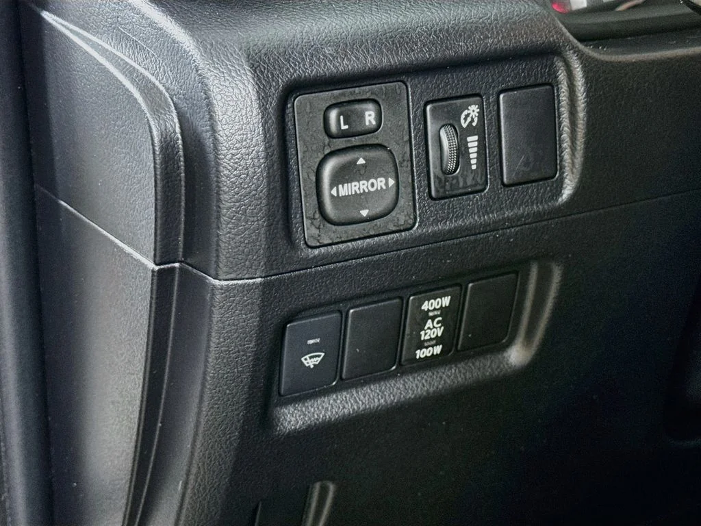 Used 2018 White Toyota SR5 Premium image 10