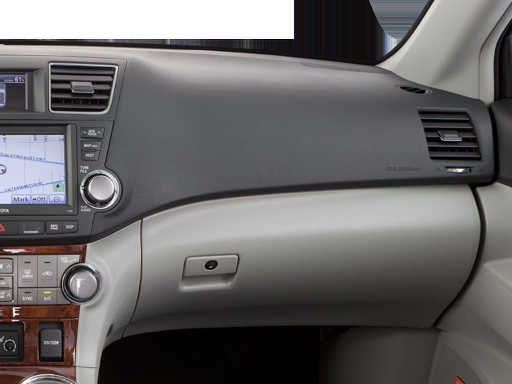 Used 2013 Classic Silver Metallic Toyota SE image 13